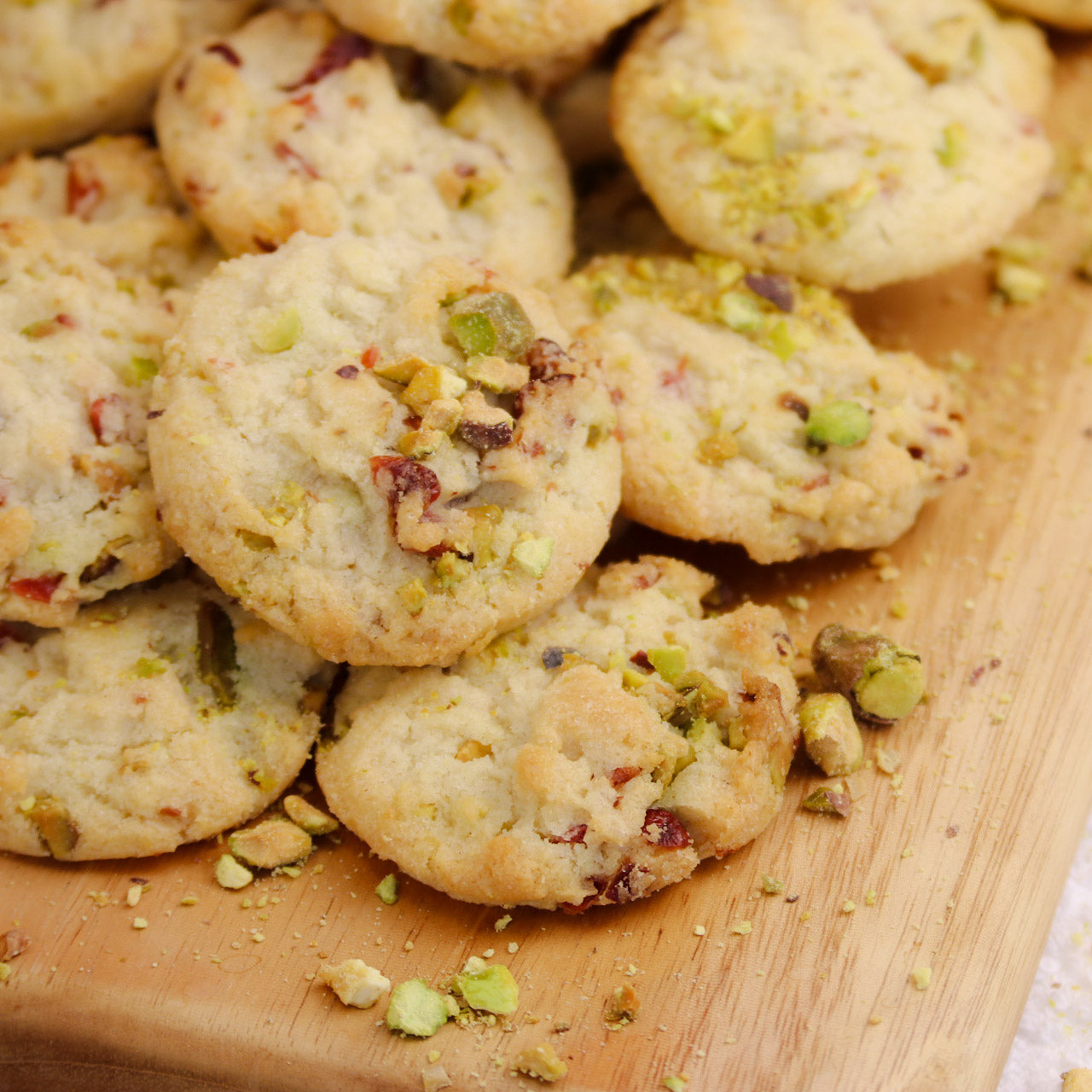 Cranberry Pistachio Biscuits 16oz tin – David's Cookies