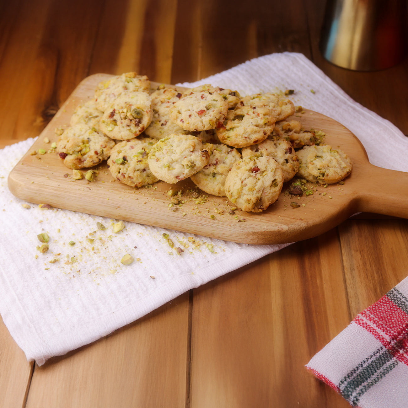 Cranberry Pistachio Biscuits 16oz tin – David's Cookies